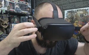 Tightening side straps for Oculus Quest